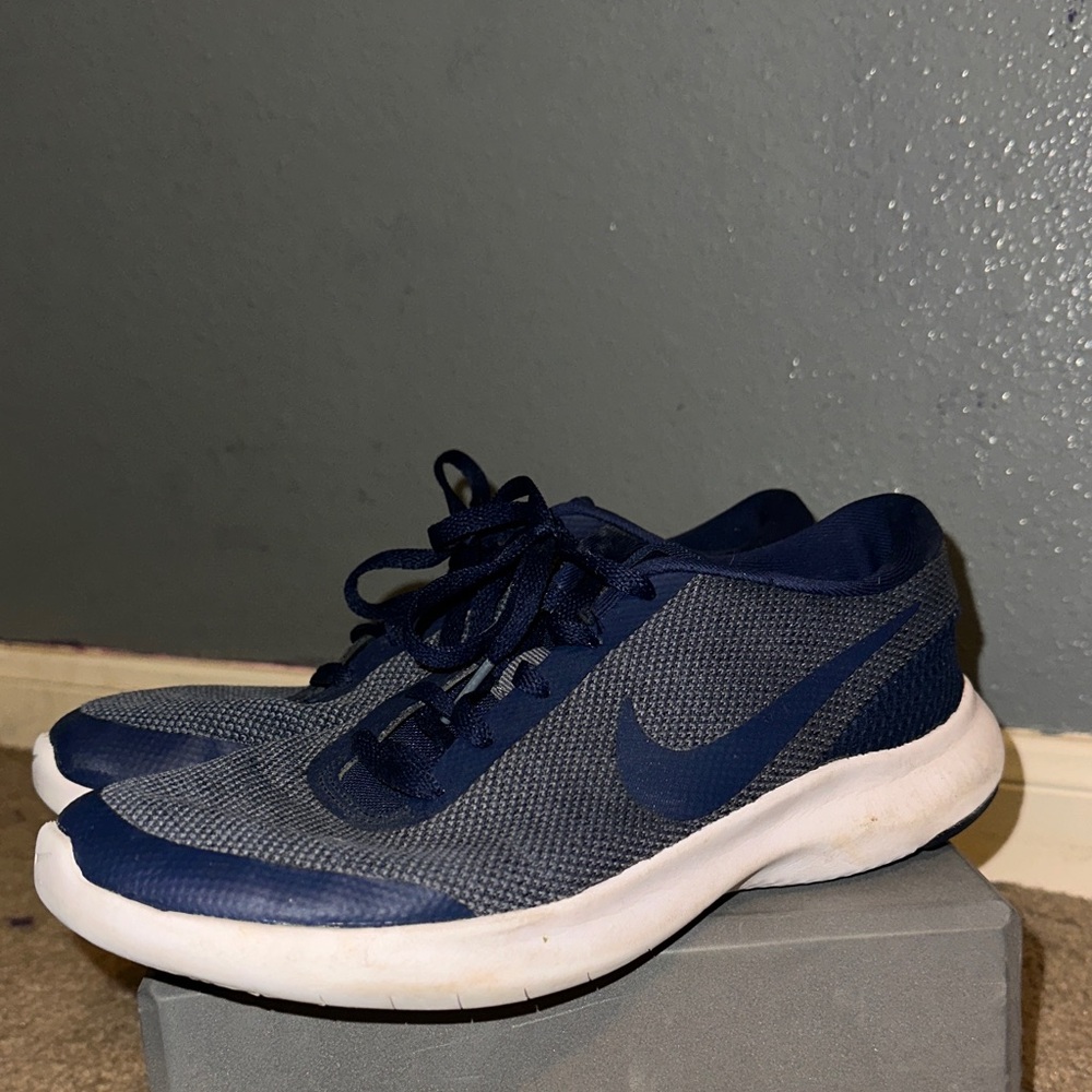 Nike Men's Navy and Gray Athletic Shoes